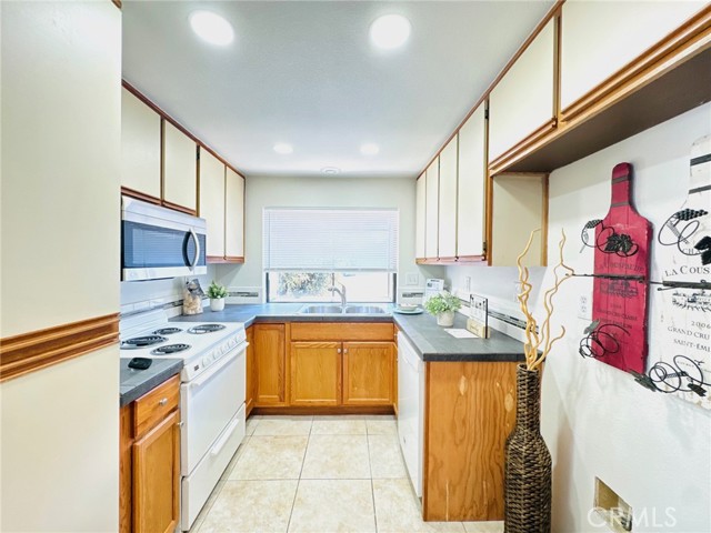 MLS #OC25224338 image #10