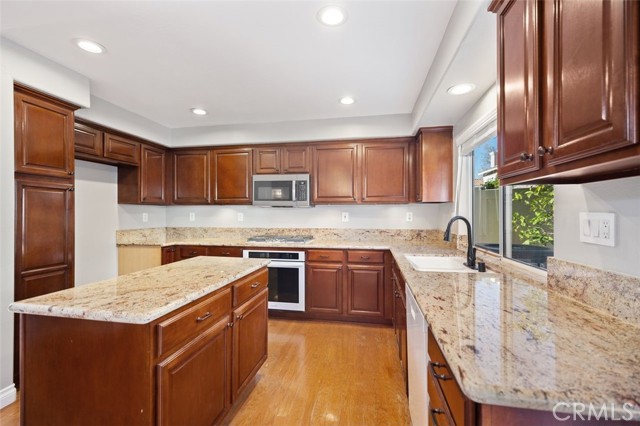 MLS #OC25224363 image #4