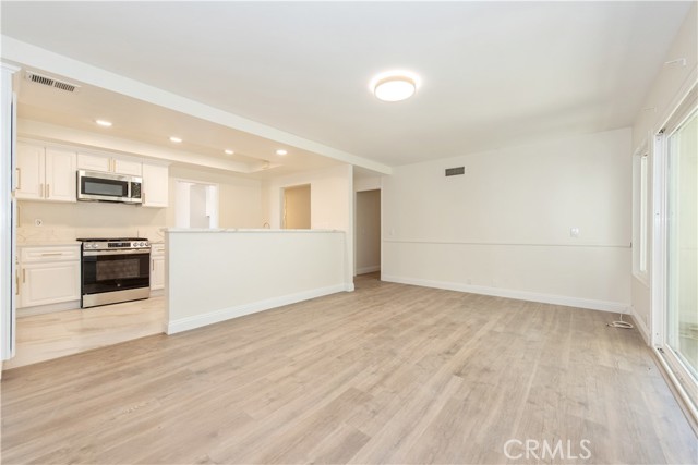 MLS #OC25224737 image #9