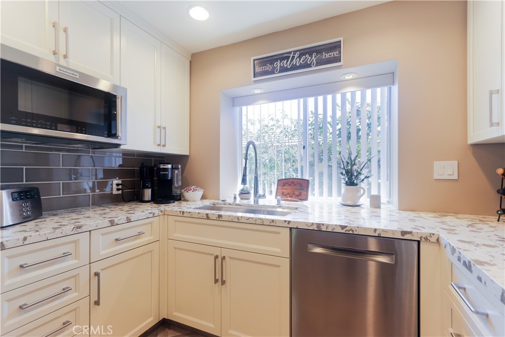 MLS #OC25224898 image #13