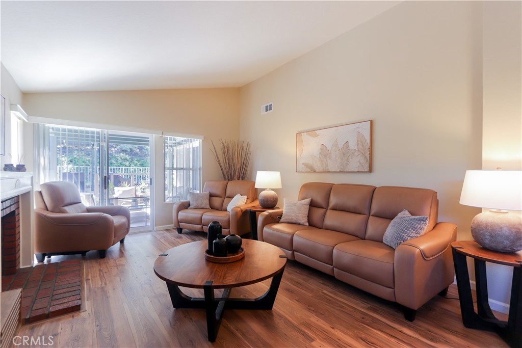 MLS #OC25224898 image #9