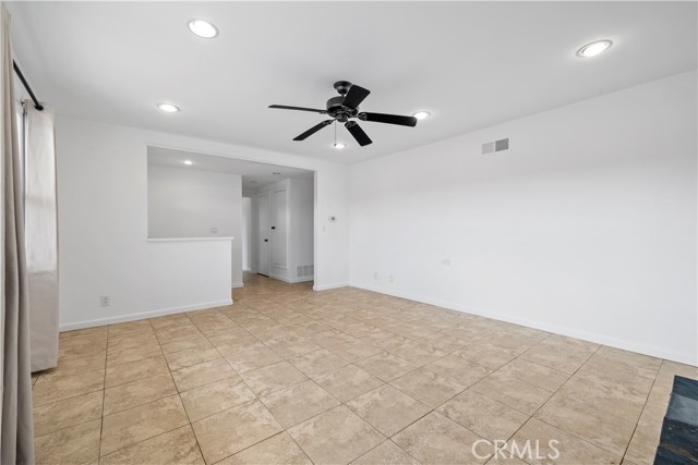 MLS #OC25224922 image #9