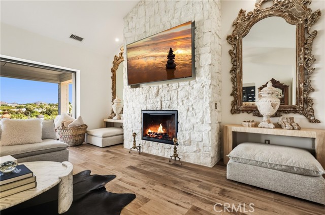 MLS #OC25225035 image #7