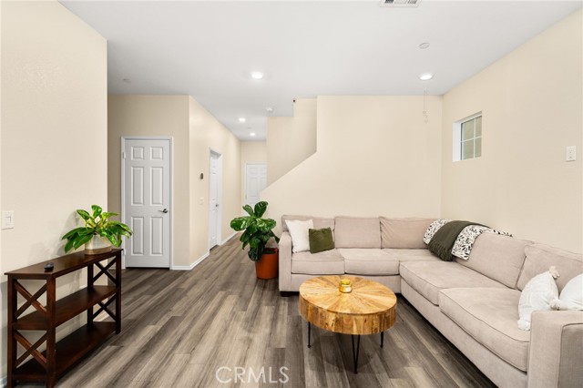 MLS #OC25225045 image #4