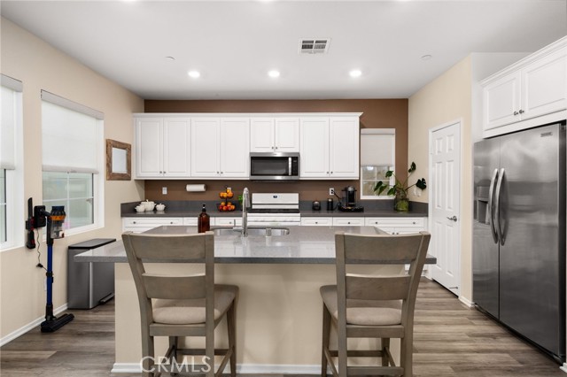 MLS #OC25225045 image #6