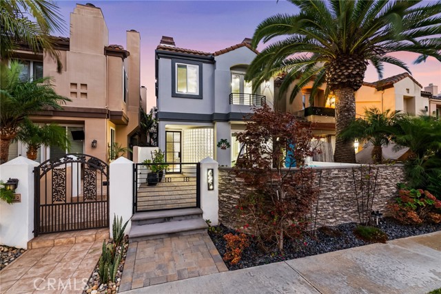 MLS #OC25225070 image #0
