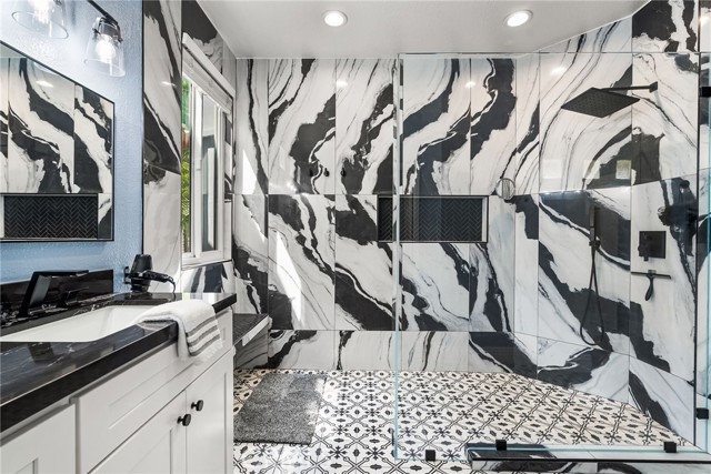 MLS #OC25225070 image #31