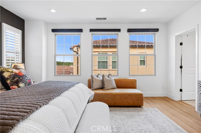 MLS #OC25225088 image #13