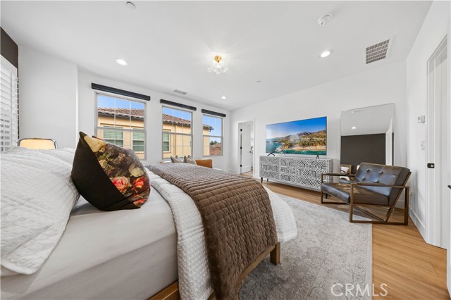 MLS #OC25225088 image #21