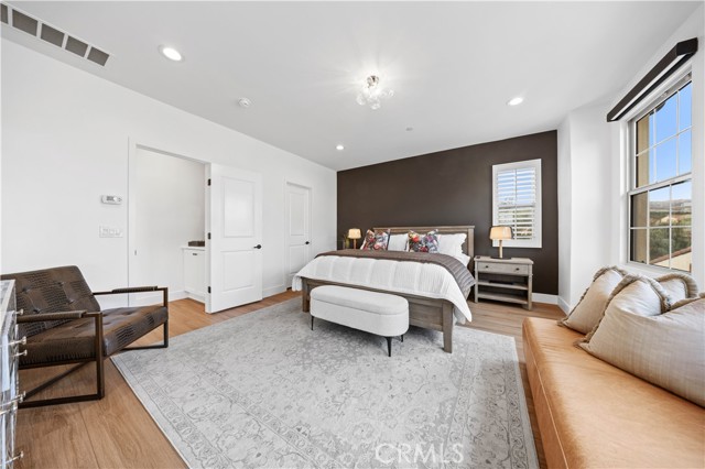 MLS #OC25225088 image #22