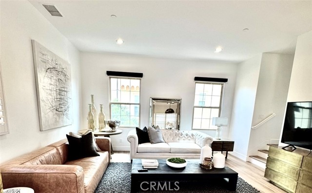 MLS #OC25225088 image #8