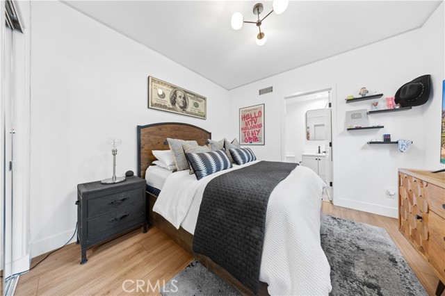 MLS #OC25225088 image #9