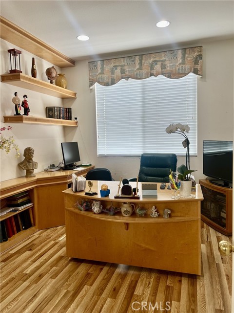 MLS #OC25225093 image #24