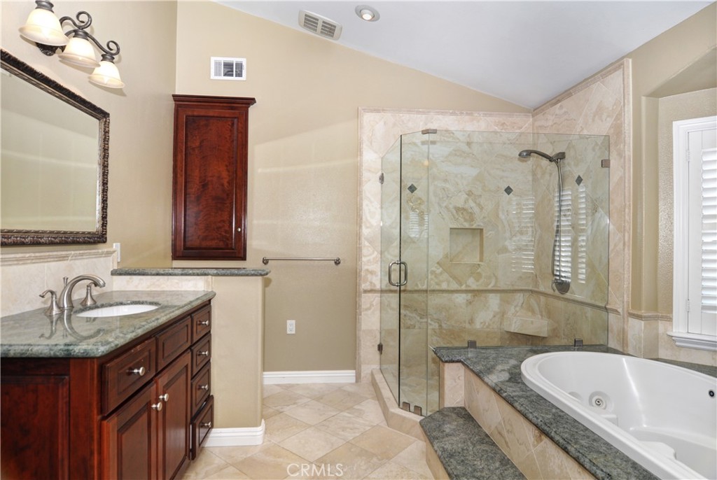 MLS #OC25225101 image #13