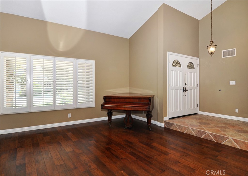 MLS #OC25225101 image #2