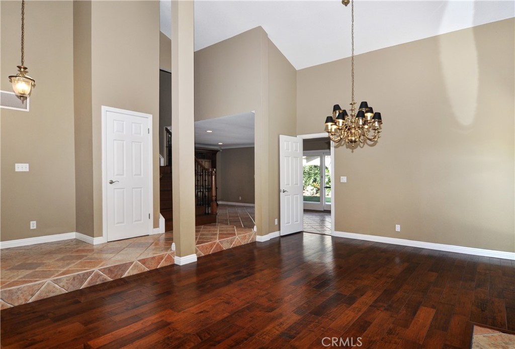 MLS #OC25225101 image #5