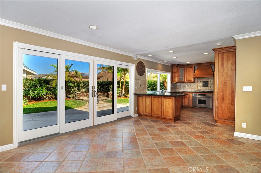 MLS #OC25225101 image #8