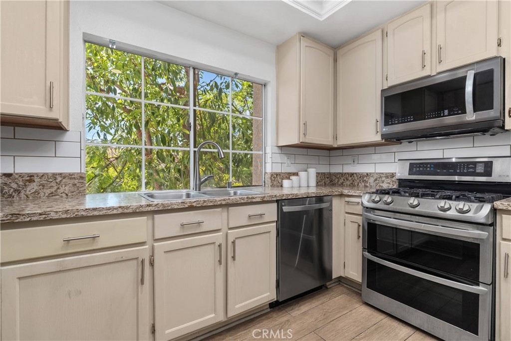 MLS #OC25225242 image #14