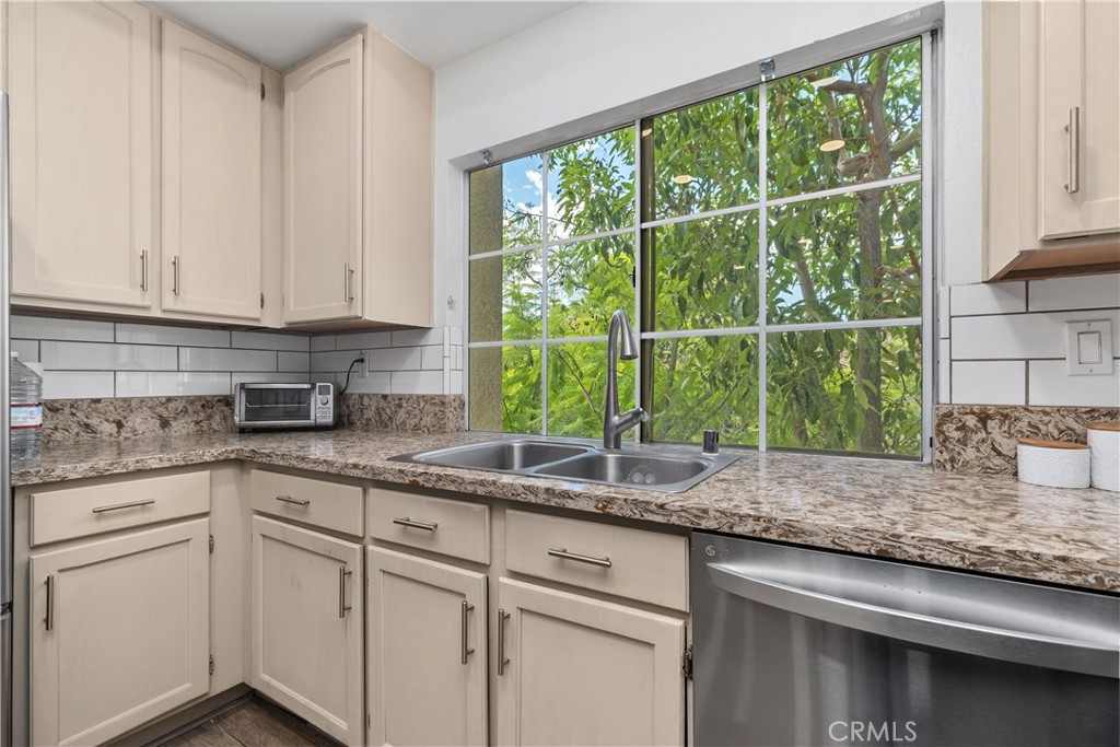 MLS #OC25225242 image #15