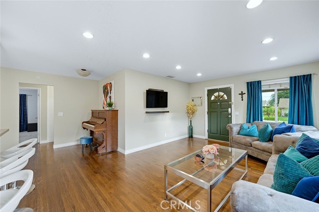 MLS #OC25225283 image #4