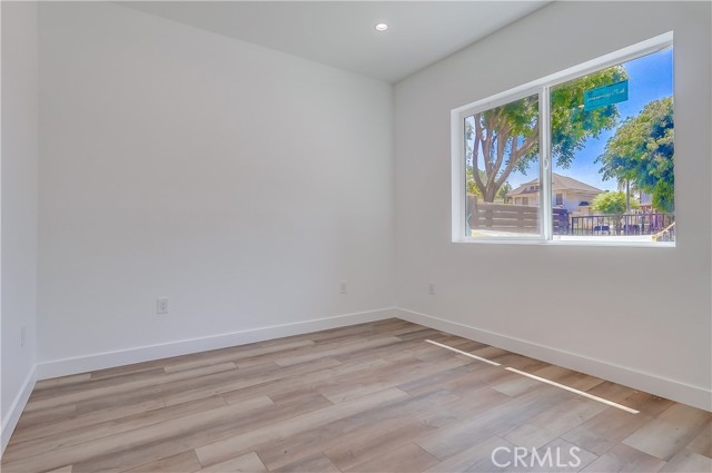 MLS #OC25225401 image #32
