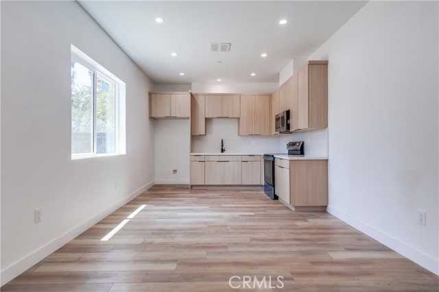 MLS #OC25225401 image #5