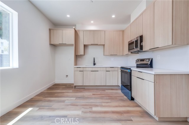 MLS #OC25225401 image #6