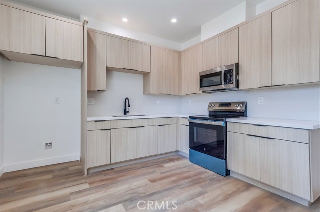 MLS #OC25225401 image #7