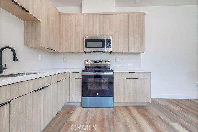 MLS #OC25225401 image #8