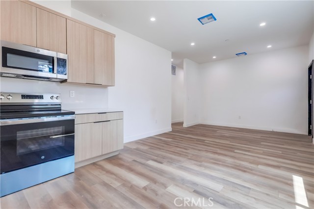 MLS #OC25225401 image #9