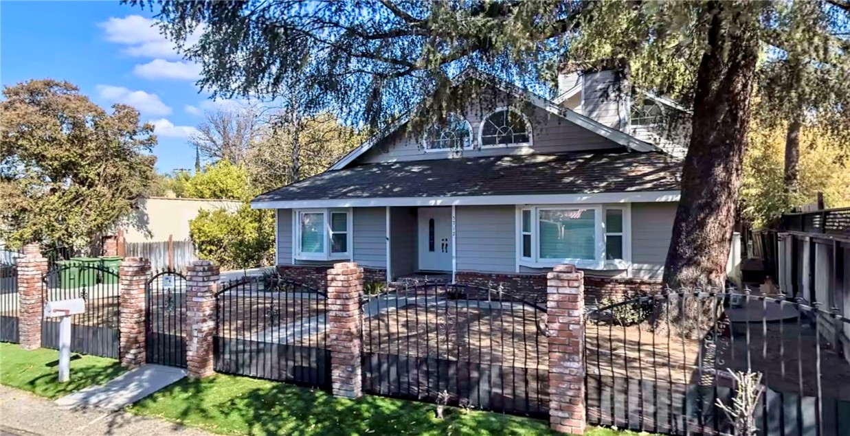 MLS #OC25225415 image #1