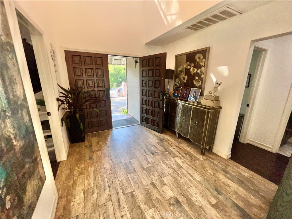 MLS #OC25225415 image #4