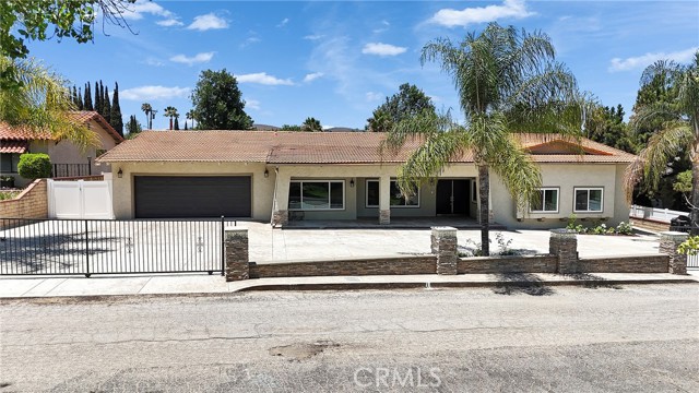 MLS #OC25225506 image #1