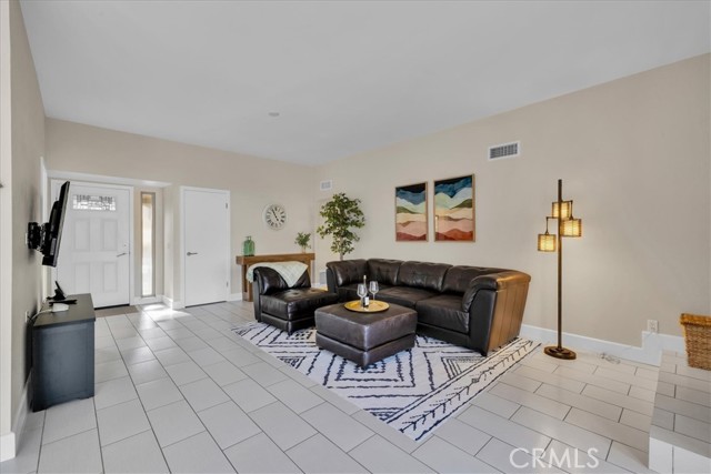 MLS #OC25225525 image #4