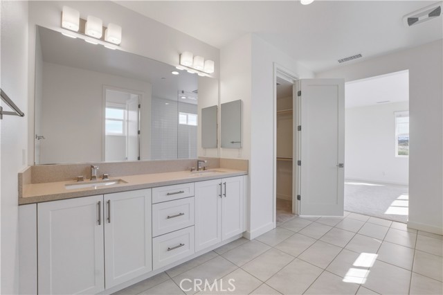 MLS #OC25225551 image #23
