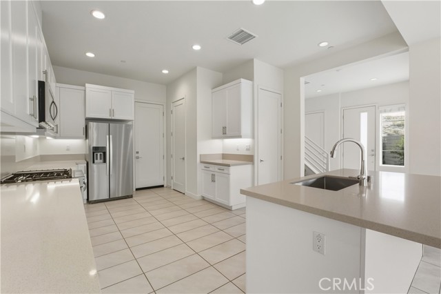 MLS #OC25225551 image #8