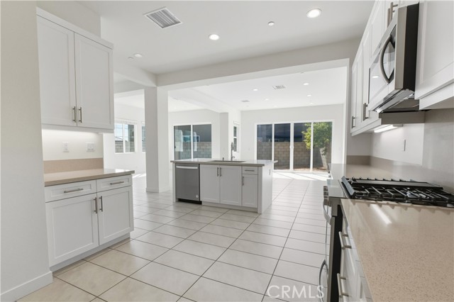 MLS #OC25225551 image #9