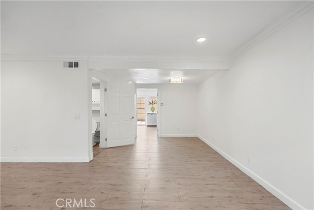 MLS #OC25225622 image #4