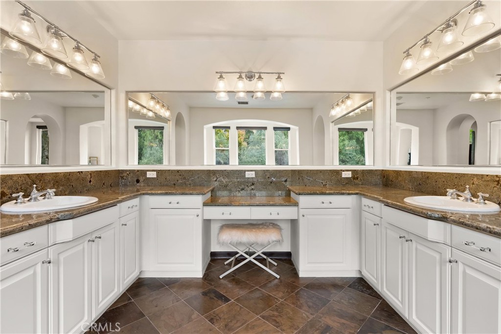 MLS #OC25225684 image #33