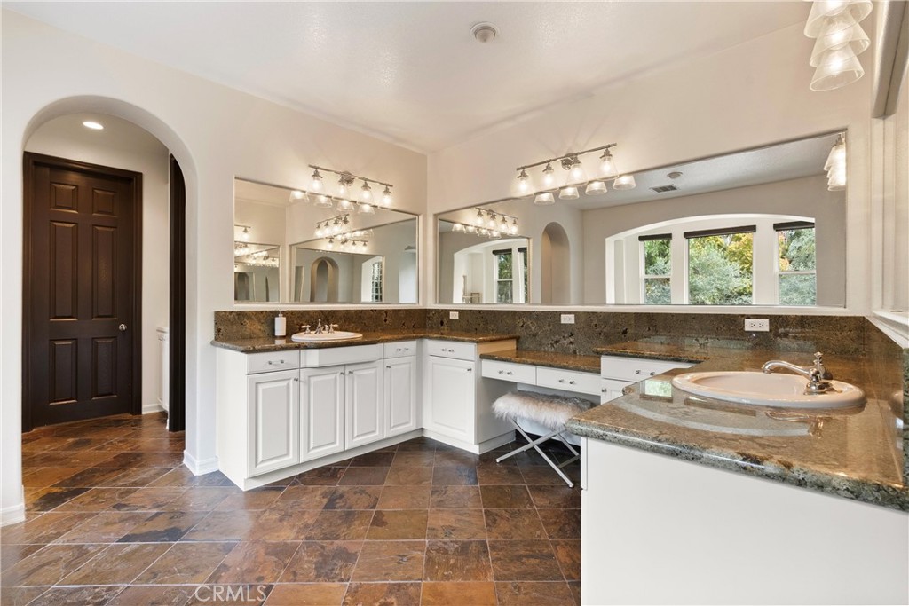 MLS #OC25225684 image #34