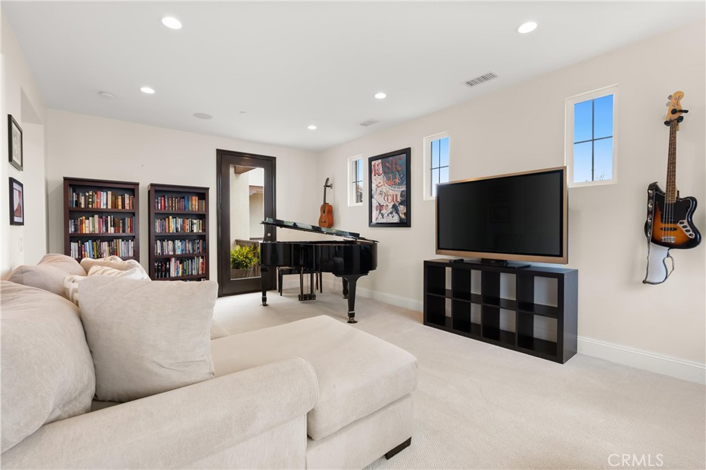 MLS #OC25225684 image #38