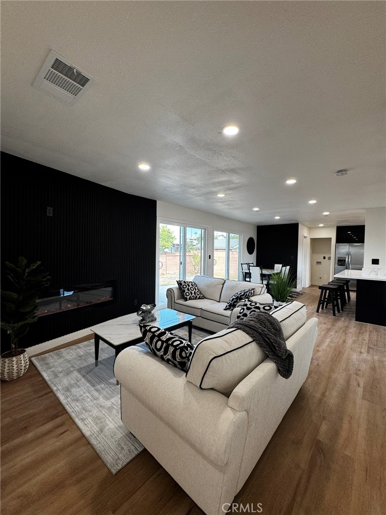 MLS #OC25225709 image #9