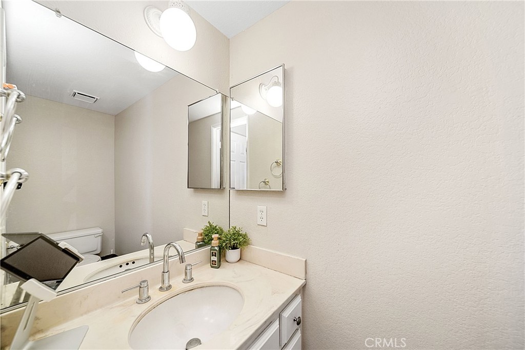 MLS #OC25225942 image #16