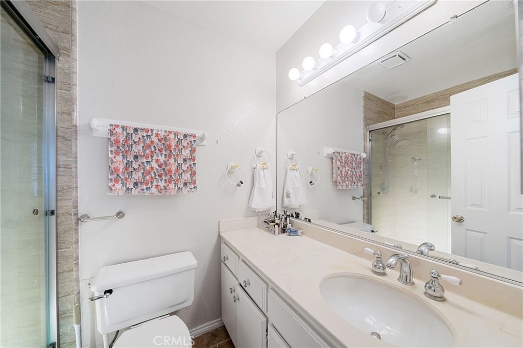 MLS #OC25225942 image #17