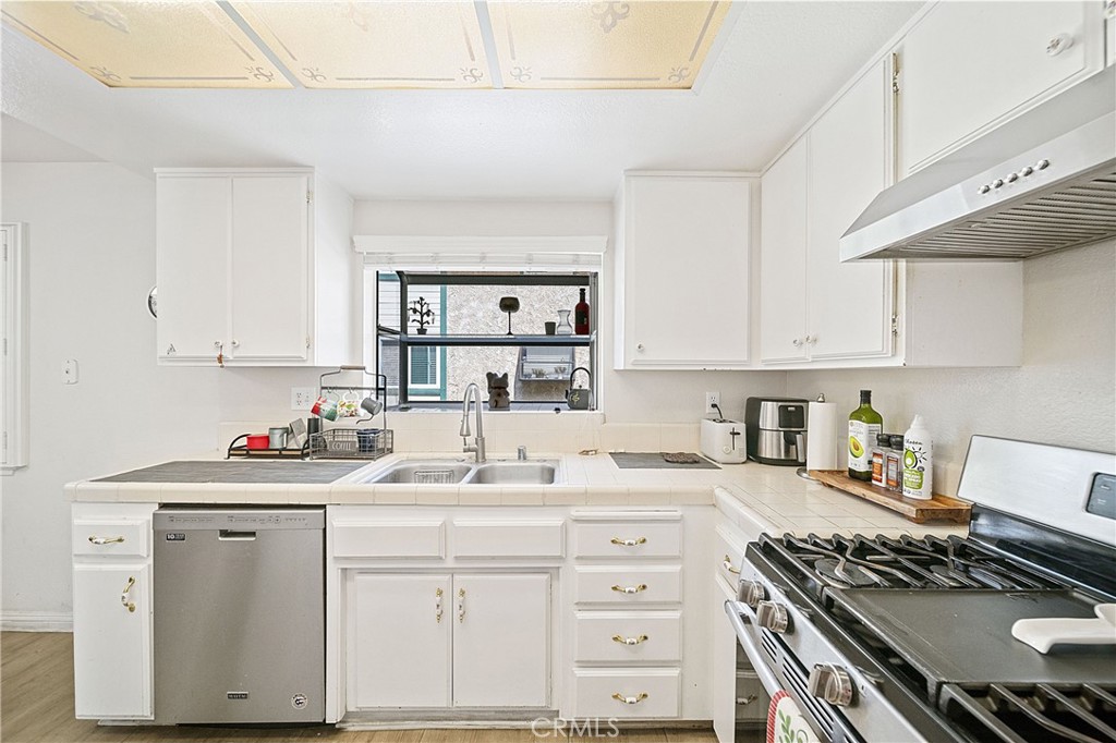 MLS #OC25225942 image #5