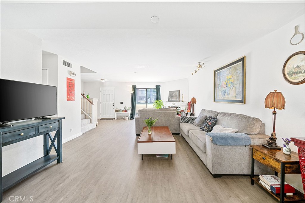 MLS #OC25225942 image #8