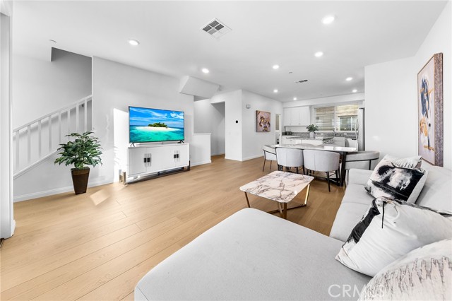 MLS #OC25226415 image #8