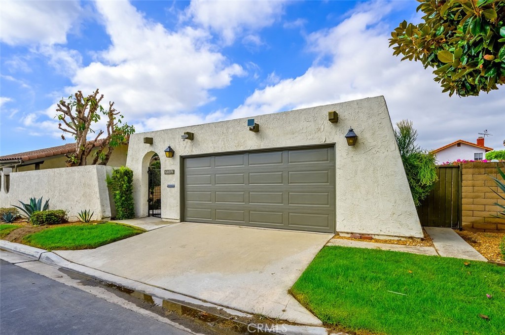 MLS #OC25226511 image #1