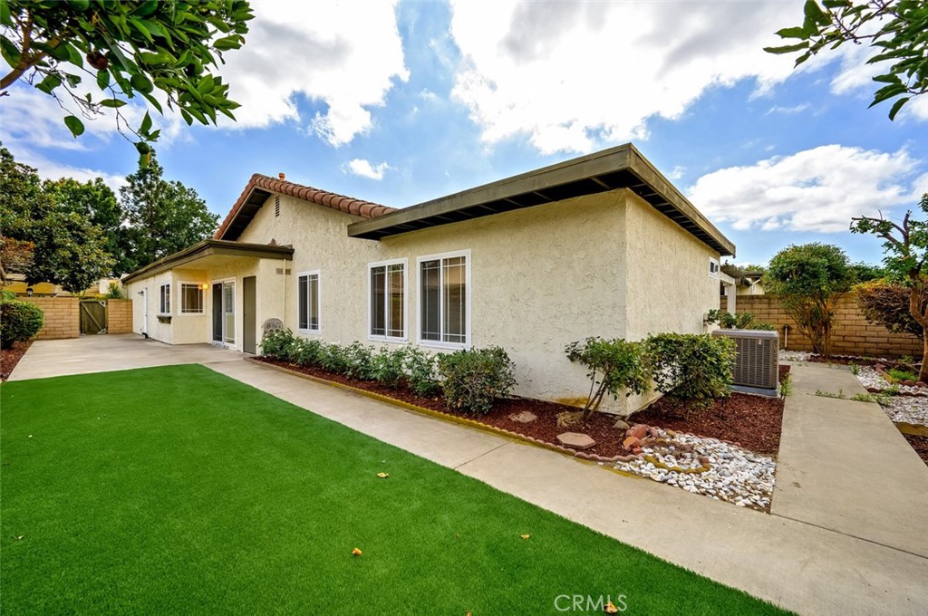 MLS #OC25226511 image #23