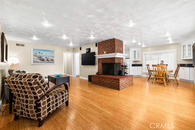 MLS #OC25226642 image #5